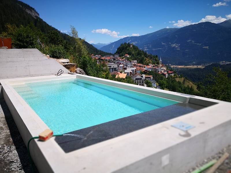 Aqua Nova 77 mit abgedecktem Rollladenschacht am Beckenende